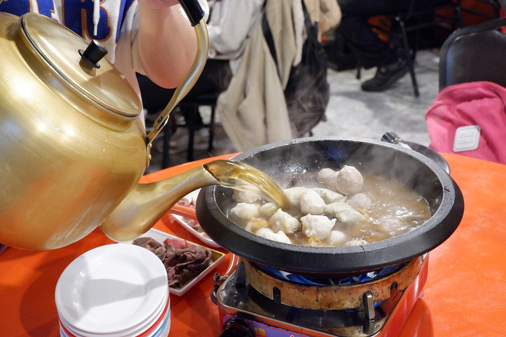 【台中必吃火鍋】食藝石頭火鍋民權店 美味的湯頭讓你總是隔不了太久又會開始想念! @貝大小姐的多元心宇宙