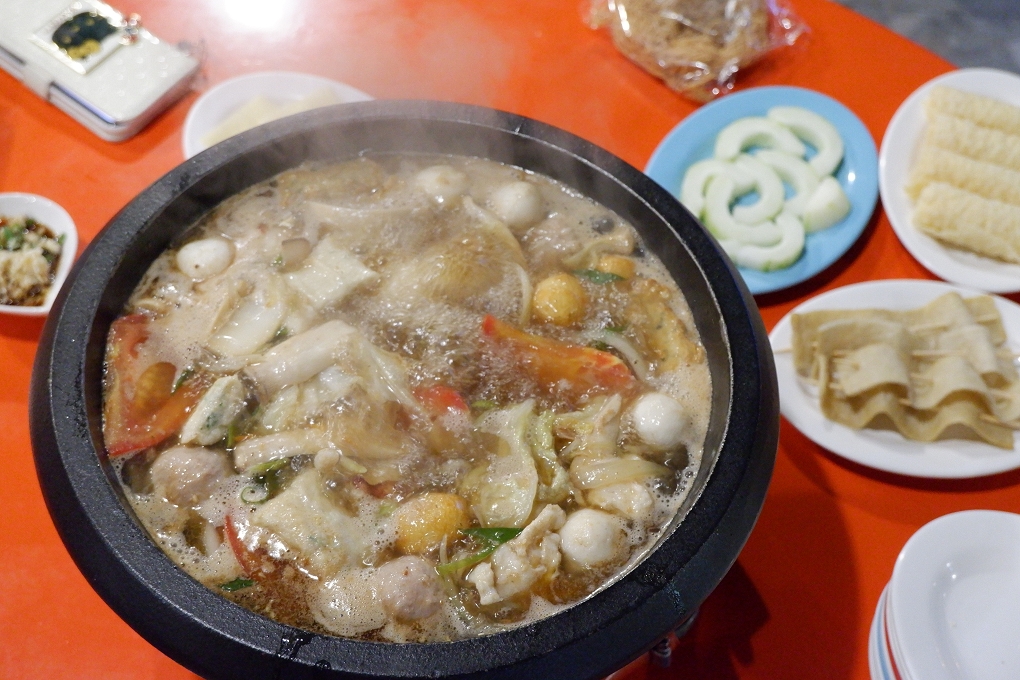 【台中必吃火鍋】食藝石頭火鍋民權店 美味的湯頭讓你總是隔不了太久又會開始想念! @貝大小姐的多元心宇宙