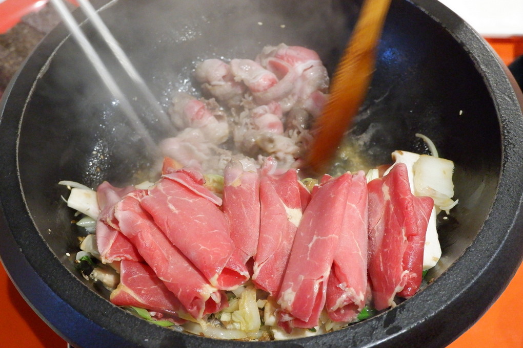 【台中必吃火鍋】食藝石頭火鍋民權店 美味的湯頭讓你總是隔不了太久又會開始想念! @貝大小姐的多元心宇宙