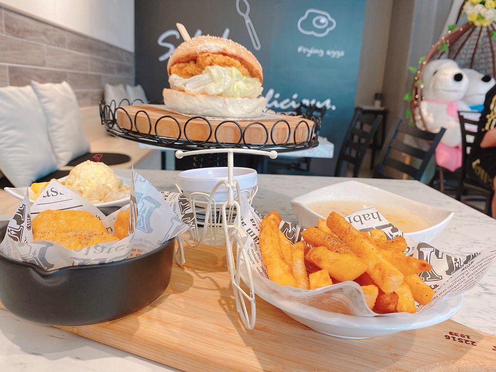 【龜山林口，體育大學，早午餐】墨爾漢堡a7文青店 QR  CODE輕鬆地線上點餐，還有折扣優惠喔！ @貝大小姐的多元心宇宙