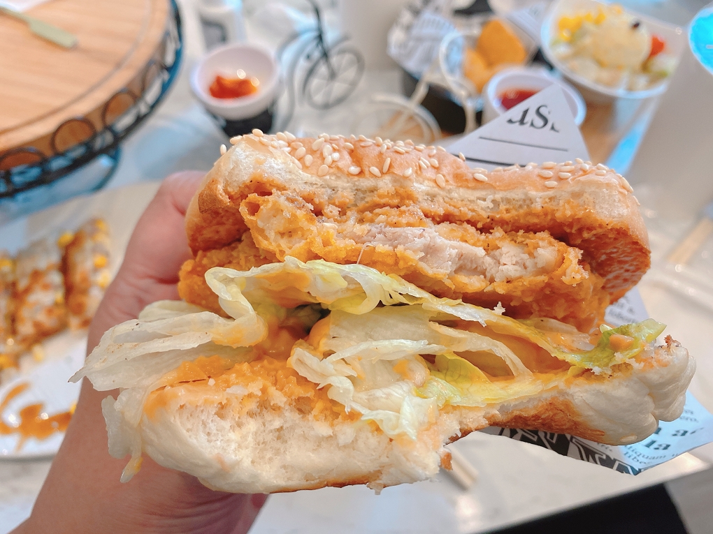 【龜山林口，體育大學，早午餐】墨爾漢堡a7文青店 QR  CODE輕鬆地線上點餐，還有折扣優惠喔！ @貝大小姐的多元心宇宙