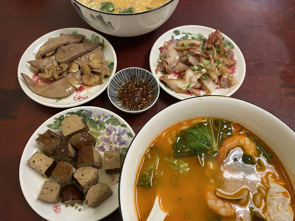 【蘆洲海鮮麵】呂府陳記食堂 沒有多餘的調味與不必要的負擔是美味湯頭的最高指導原則！ @貝大小姐的多元心宇宙