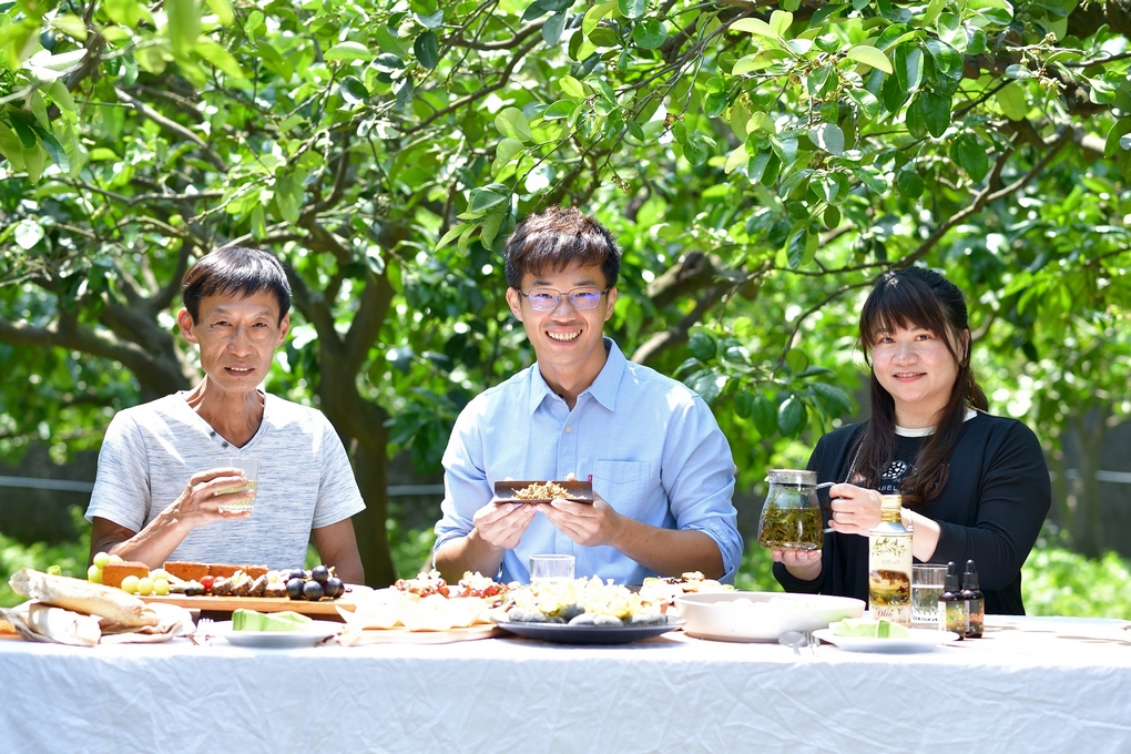 【苗栗西湖 柚子推薦】西湖水通伯柚子農莊 春天裡柚子樹下的大地餐桌 @貝大小姐的多元心宇宙