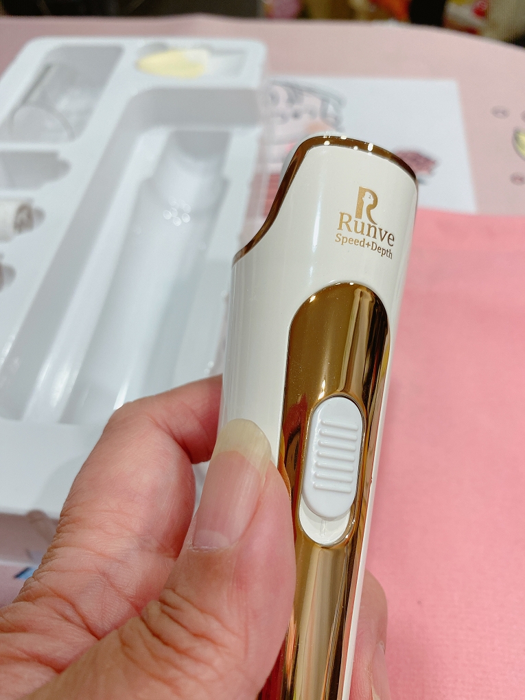 【好用小物】Runve美足賦活儀 快速去除足部的老化角質、硬皮！ @貝大小姐的多元心宇宙