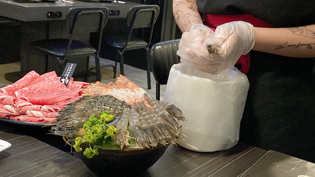 【新莊豪華火鍋推薦】武鶴個人和牛火鍋 新莊中平店 你只需要專注地品嚐高CP值的肉品及海鮮！ @貝大小姐的多元心宇宙