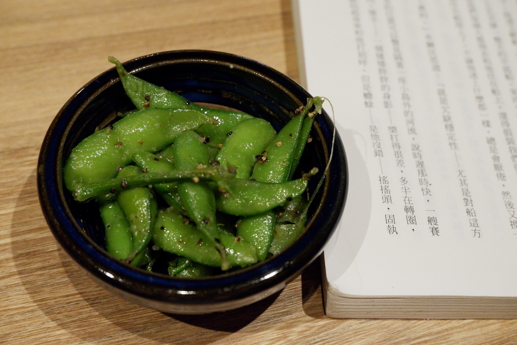 【板橋必吃燒肉，串燒，生啤，聚餐】板橋淡定人生炭火燒肉小酒館 @貝大小姐的多元心宇宙
