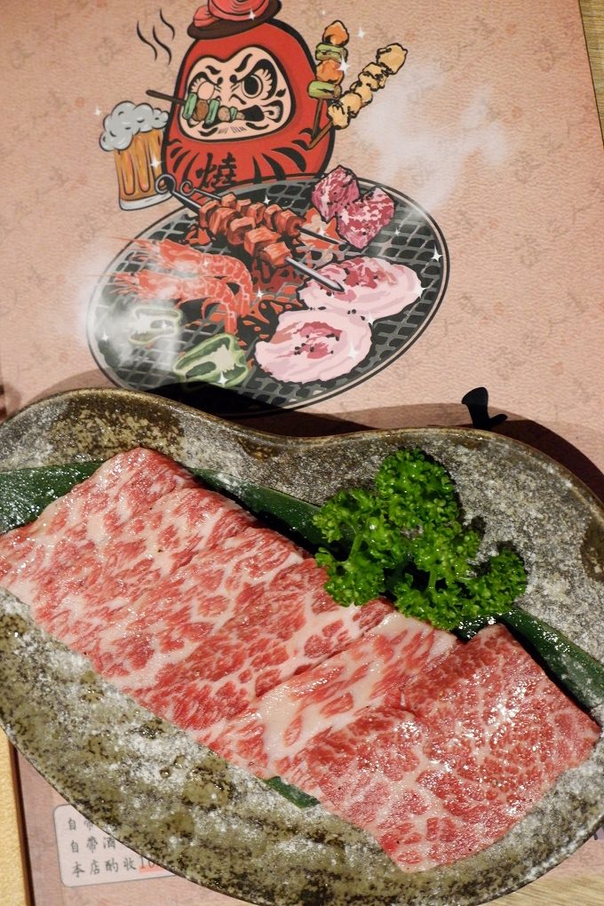 【板橋必吃燒肉，串燒，生啤，聚餐】板橋淡定人生炭火燒肉小酒館 @貝大小姐的多元心宇宙