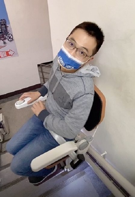 【銀髮照護輔具】羅布森樓梯升降椅 有著夢幻級遊樂園的乘坐舒適感！ @貝大小姐的多元心宇宙