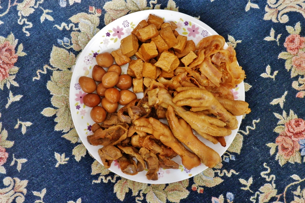 【網購滷味】曾味飽點：曾菀婷典藏對美好的依戀_煙燻滷味小拼盤 @貝大小姐的多元心宇宙