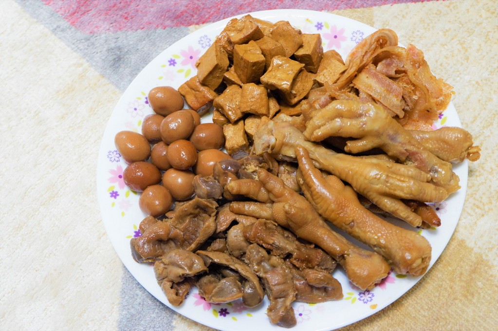 【網購滷味】曾味飽點：曾菀婷典藏對美好的依戀_煙燻滷味小拼盤 @貝大小姐的多元心宇宙