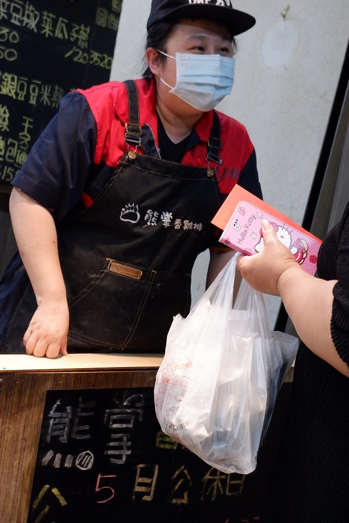 【台中雞排推薦】熊掌香雞排 在家追劇、看電影最享受的美味！ @貝大小姐的多元心宇宙