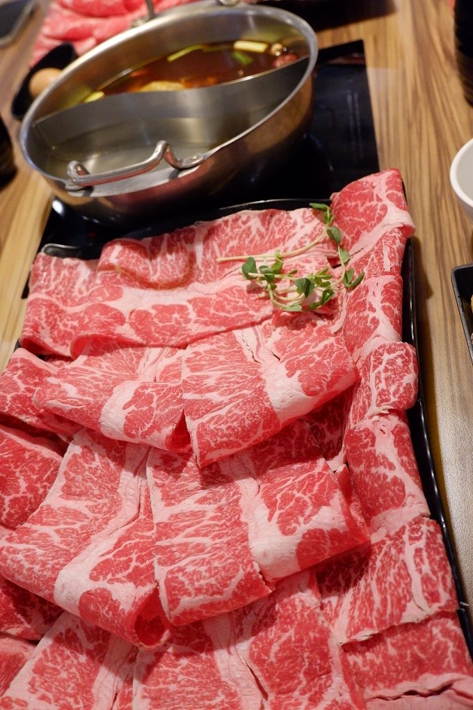 【中和火鍋】燙燙極緻涮涮鍋 FEITENG Shabu Shabu中和店 最安心的用餐空間、食材品質好且新鮮，CP值超高！ @貝大小姐的多元心宇宙