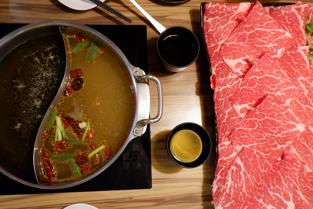 【中和火鍋】燙燙極緻涮涮鍋 FEITENG Shabu Shabu中和店 最安心的用餐空間、食材品質好且新鮮，CP值超高！ @貝大小姐的多元心宇宙