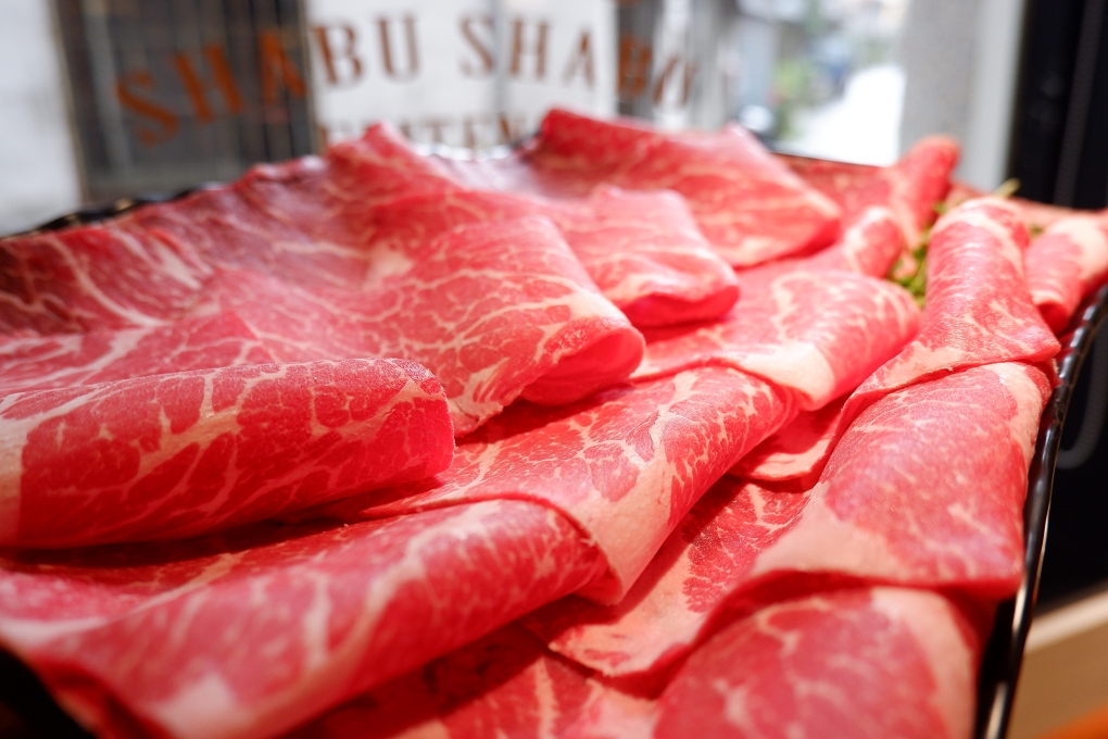 【中和火鍋】燙燙極緻涮涮鍋 FEITENG Shabu Shabu中和店 最安心的用餐空間、食材品質好且新鮮，CP值超高！ @貝大小姐的多元心宇宙