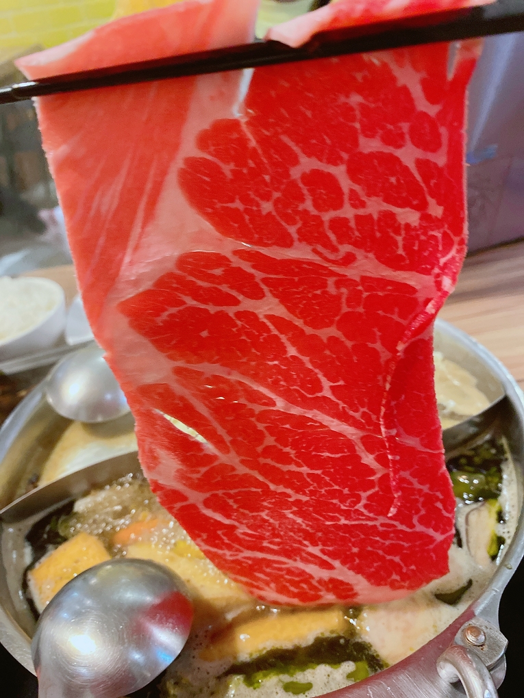 【中和火鍋】燙燙極緻涮涮鍋 FEITENG Shabu Shabu中和店 最安心的用餐空間、食材品質好且新鮮，CP值超高！ @貝大小姐的多元心宇宙