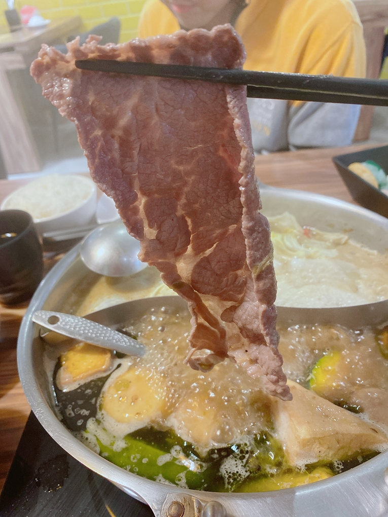 【中和火鍋】燙燙極緻涮涮鍋 FEITENG Shabu Shabu中和店 最安心的用餐空間、食材品質好且新鮮，CP值超高！ @貝大小姐的多元心宇宙