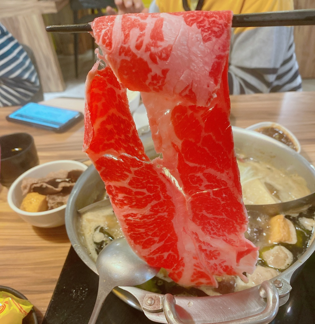 【中和火鍋】燙燙極緻涮涮鍋 FEITENG Shabu Shabu中和店 最安心的用餐空間、食材品質好且新鮮，CP值超高！ @貝大小姐的多元心宇宙