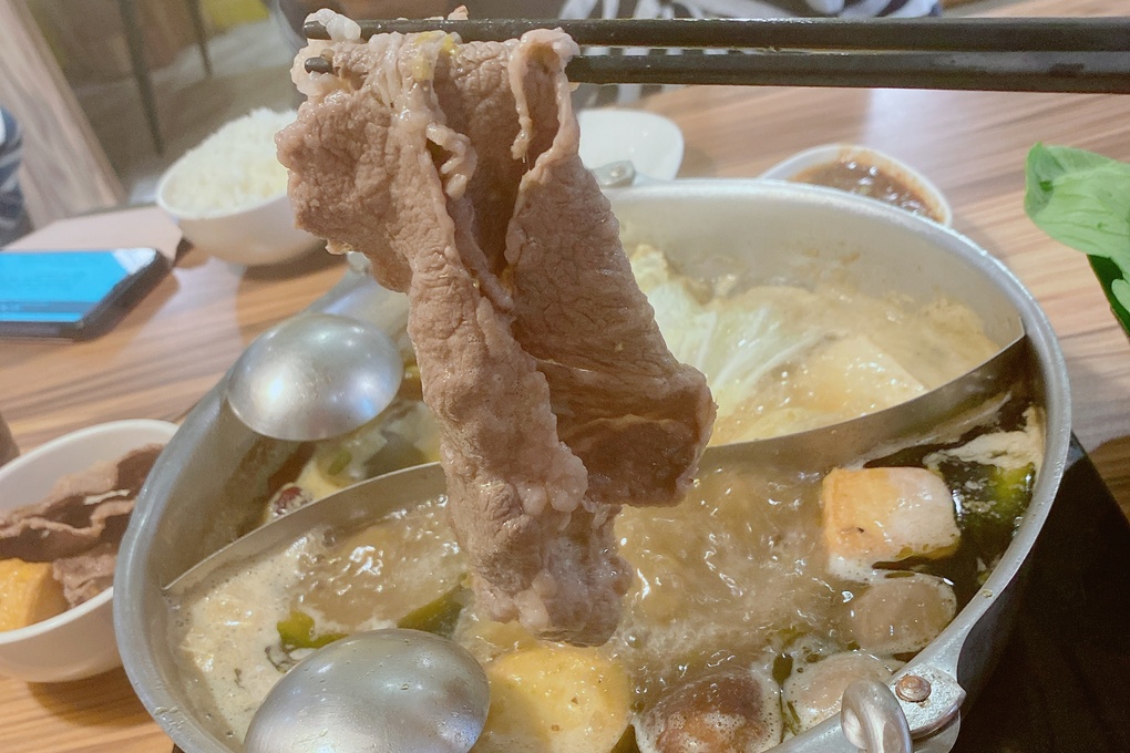 【中和火鍋】燙燙極緻涮涮鍋 FEITENG Shabu Shabu中和店 最安心的用餐空間、食材品質好且新鮮，CP值超高！ @貝大小姐的多元心宇宙