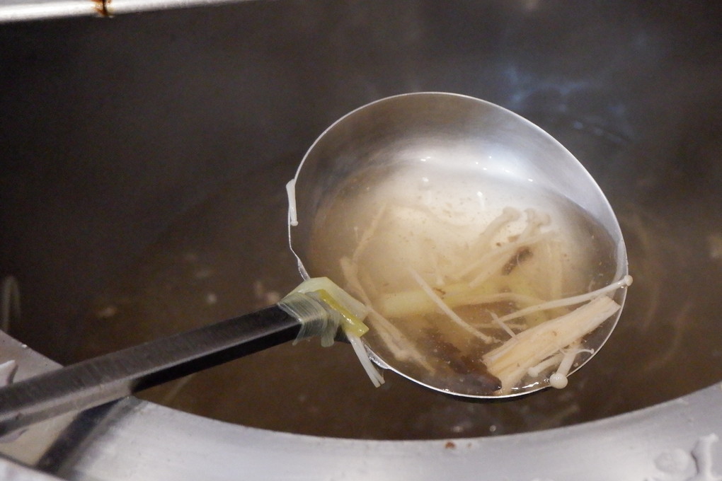 【中正區便當】黑滷食品 便當 X 黑滷魯肉飯 不但主餐好吃，配菜和飯量更是超多，就是要給你吃好吃滿！ @貝大小姐的多元心宇宙