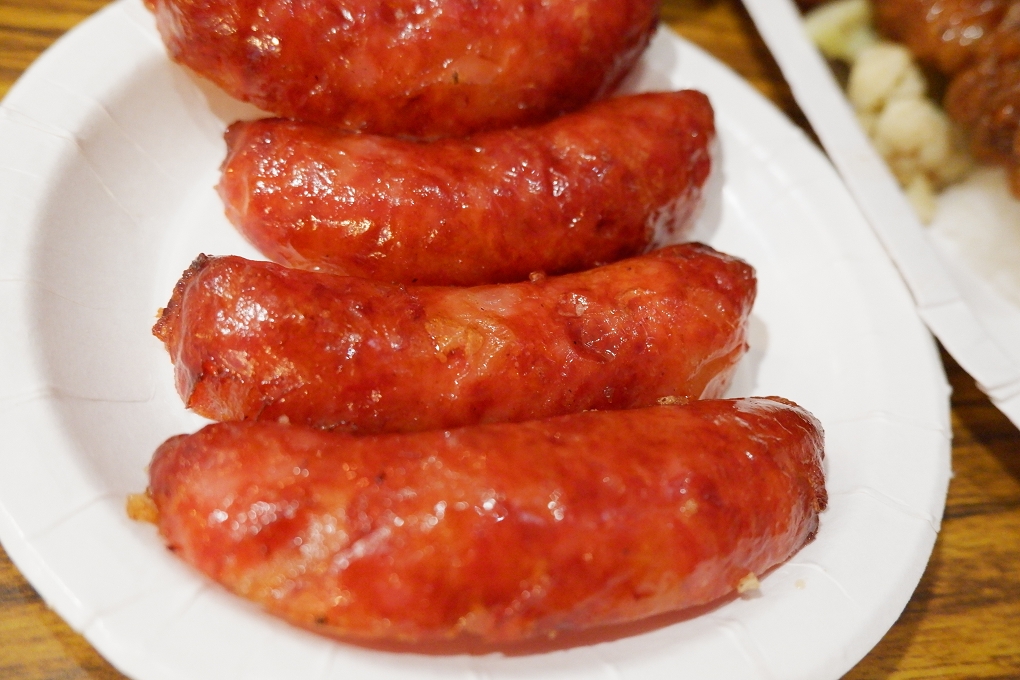 【中正區便當】黑滷食品 便當 X 黑滷魯肉飯 不但主餐好吃，配菜和飯量更是超多，就是要給你吃好吃滿！ @貝大小姐的多元心宇宙