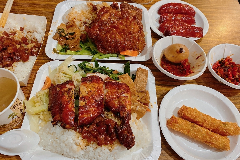 【中正區便當】黑滷食品 便當 X 黑滷魯肉飯 不但主餐好吃，配菜和飯量更是超多，就是要給你吃好吃滿！ @貝大小姐的多元心宇宙