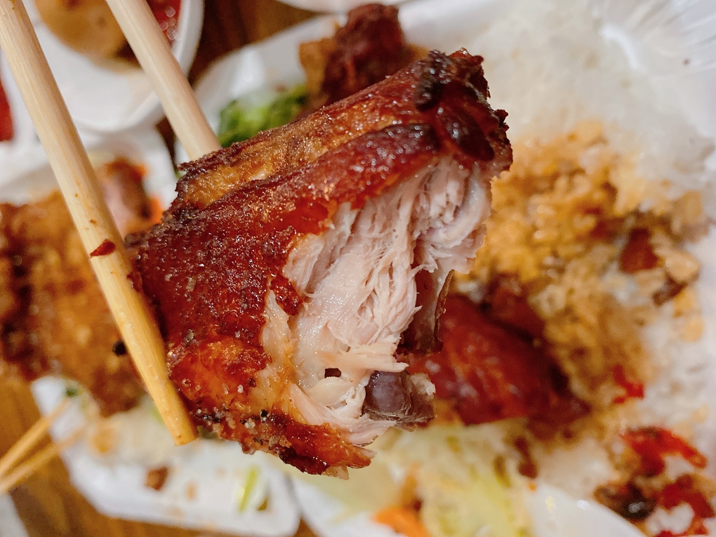 【中正區便當】黑滷食品 便當 X 黑滷魯肉飯 不但主餐好吃，配菜和飯量更是超多，就是要給你吃好吃滿！ @貝大小姐的多元心宇宙