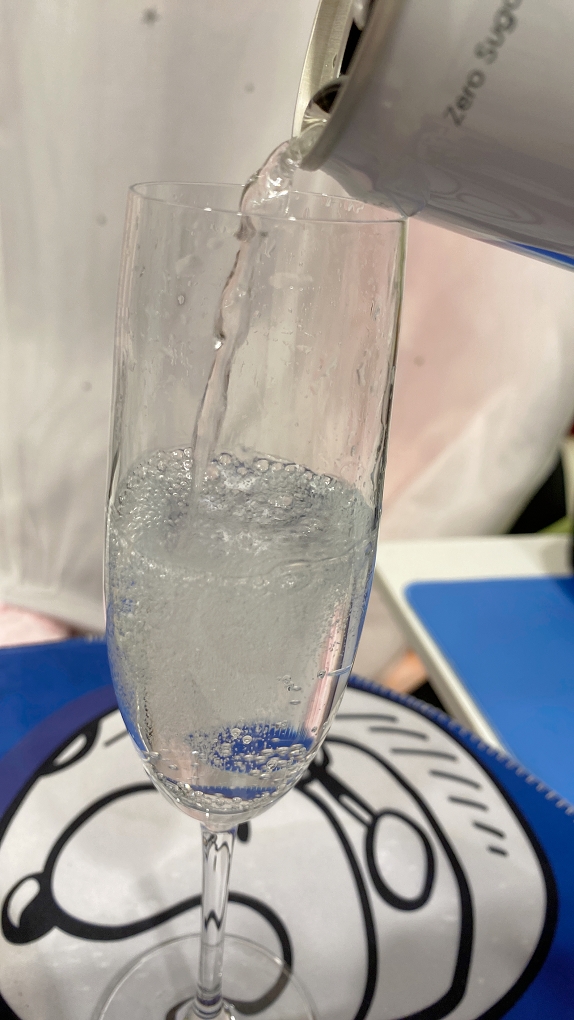 【網購氣泡水】世界第一支 含氫氣泡水-歐心氣泡氫水 加了氣泡之後的氫水帶來了更多的爽感！ @貝大小姐的多元心宇宙