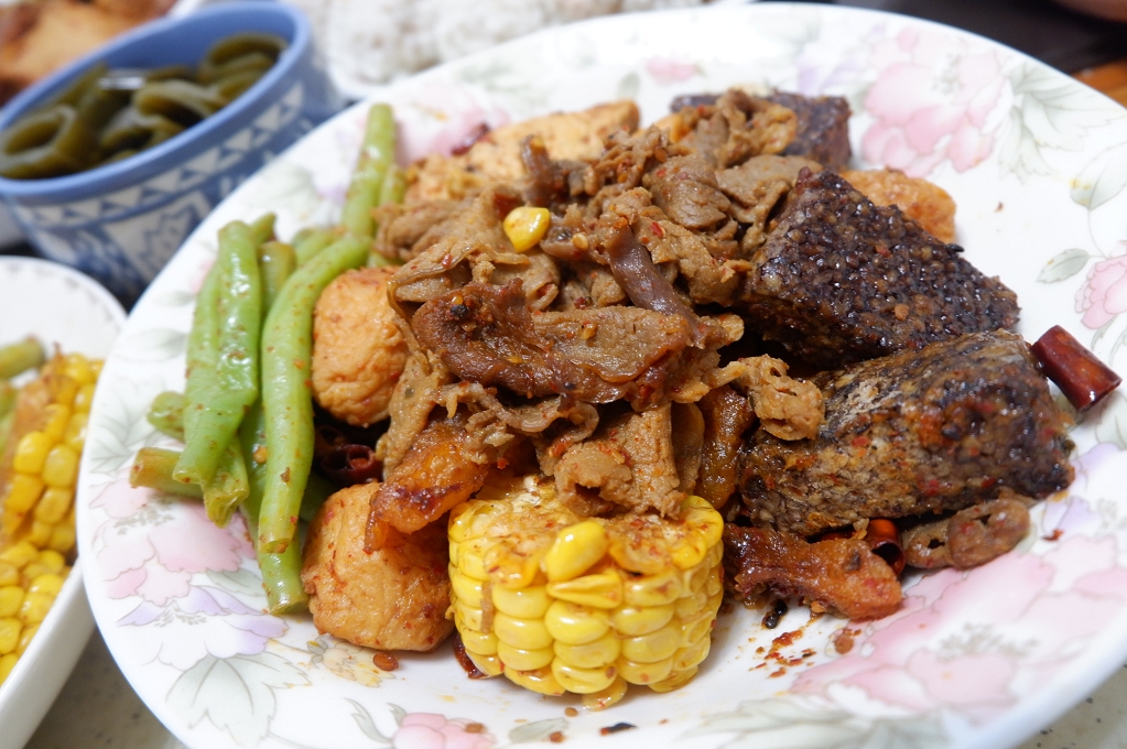 【冷凍食品推薦】滷台味X麻辣干鍋系列：猴頭菇、牛肉、松阪豬  夏天不想熱呼呼吃鍋又想開胃的噬辣族  一定會愛滷台味麻辣干鍋！ @貝大小姐的多元心宇宙