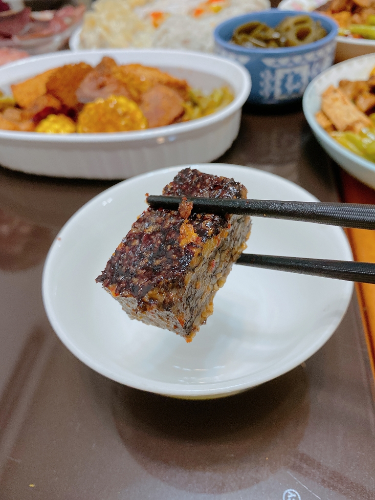 【冷凍食品推薦】滷台味X麻辣干鍋系列：猴頭菇、牛肉、松阪豬  夏天不想熱呼呼吃鍋又想開胃的噬辣族  一定會愛滷台味麻辣干鍋！ @貝大小姐的多元心宇宙