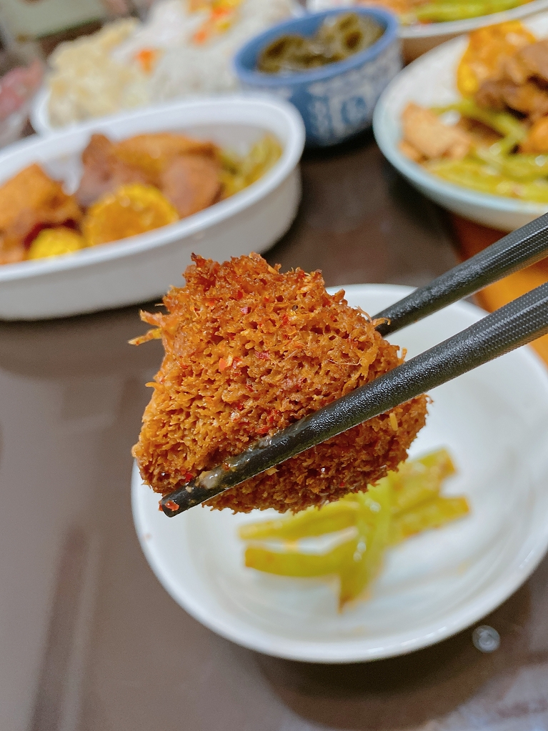 【冷凍食品推薦】滷台味X麻辣干鍋系列：猴頭菇、牛肉、松阪豬  夏天不想熱呼呼吃鍋又想開胃的噬辣族  一定會愛滷台味麻辣干鍋！ @貝大小姐的多元心宇宙