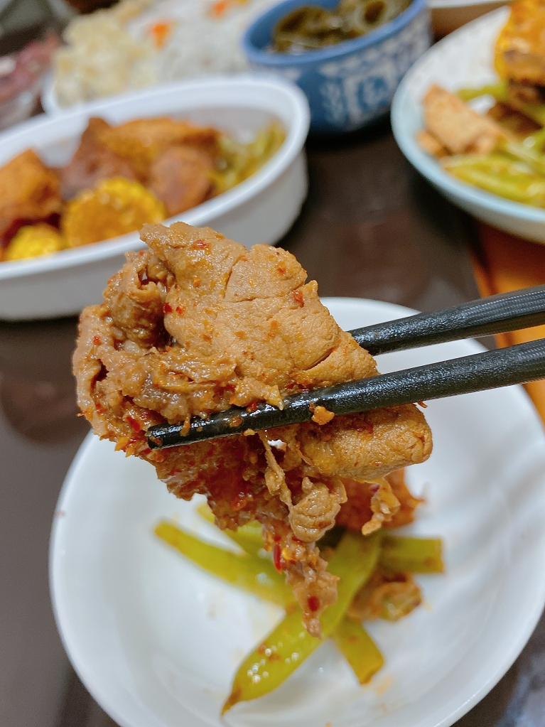【冷凍食品推薦】滷台味X麻辣干鍋系列：猴頭菇、牛肉、松阪豬  夏天不想熱呼呼吃鍋又想開胃的噬辣族  一定會愛滷台味麻辣干鍋！ @貝大小姐的多元心宇宙