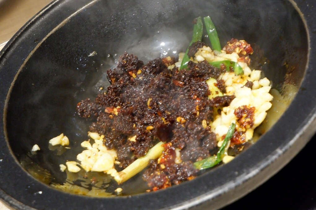 【中和火鍋推薦】全台最大火鍋集團 旗下爆紅名店 狂一鍋－中和永貞店 全台最狂台式火鍋來中和區插旗了！ @貝大小姐的多元心宇宙