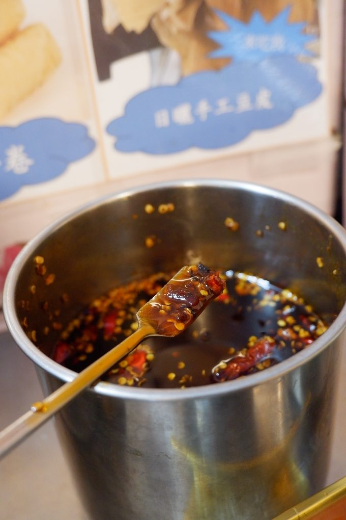【台中南區石頭火鍋推薦】食藝石頭火鍋-工學店  湯頭始終是食藝石頭火鍋最令人百嚐不厭的經典！ @貝大小姐的多元心宇宙