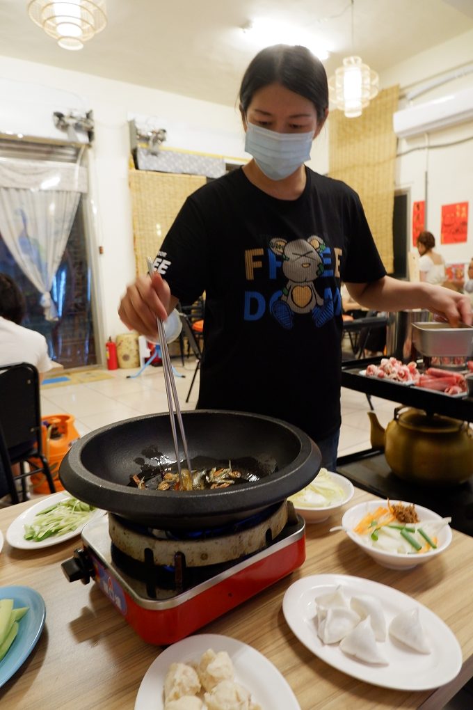 【台中南區石頭火鍋推薦】食藝石頭火鍋-工學店  湯頭始終是食藝石頭火鍋最令人百嚐不厭的經典！ @貝大小姐的多元心宇宙