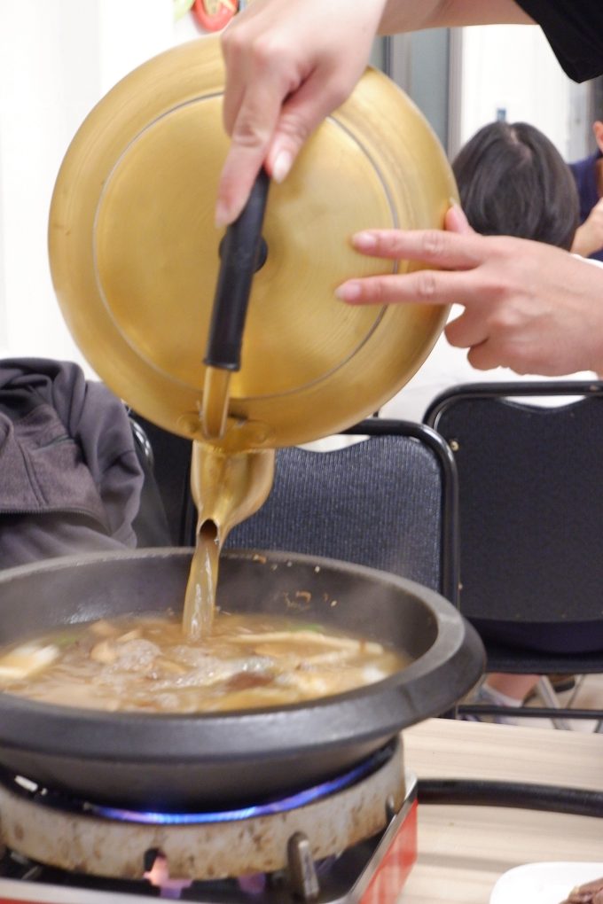 【台中南區石頭火鍋推薦】食藝石頭火鍋-工學店  湯頭始終是食藝石頭火鍋最令人百嚐不厭的經典！ @貝大小姐的多元心宇宙