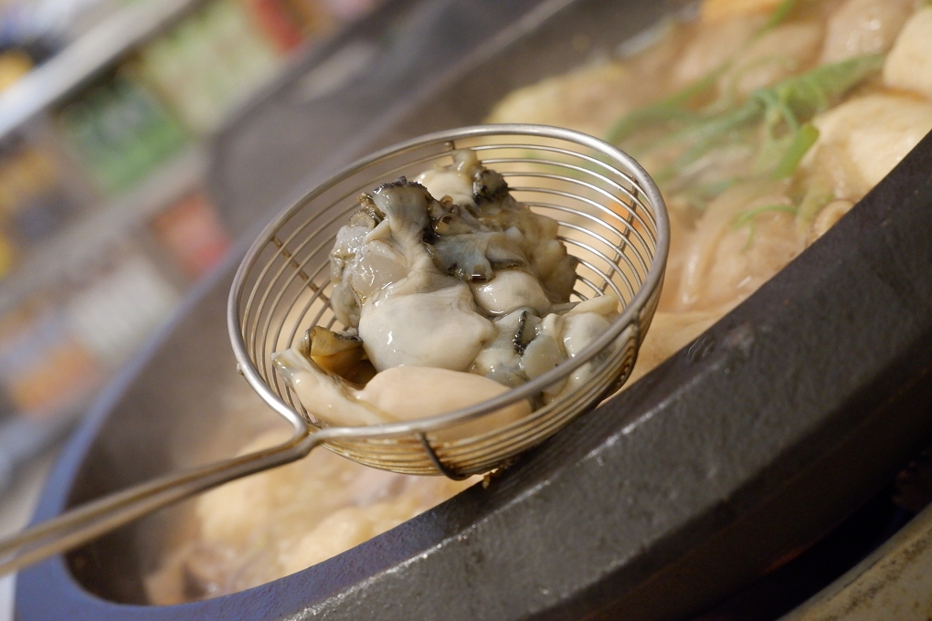 【台中南區石頭火鍋推薦】食藝石頭火鍋-工學店  湯頭始終是食藝石頭火鍋最令人百嚐不厭的經典！ @貝大小姐的多元心宇宙