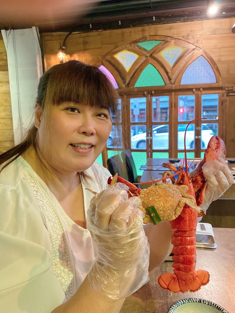 【台北小巨蛋 美食推薦】帆船異國手抓海鮮 打卡拍照時會讓每個朋友在FB和IG上不斷詢問你在哪裡！ @貝大小姐的多元心宇宙