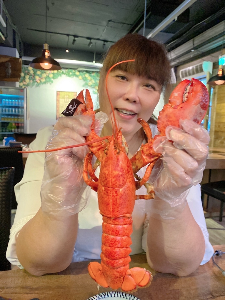 【台北小巨蛋 美食推薦】帆船異國手抓海鮮 打卡拍照時會讓每個朋友在FB和IG上不斷詢問你在哪裡！ @貝大小姐的多元心宇宙
