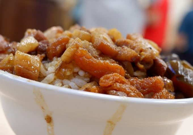 【永和牛肉麵】牛香原汁牛肉麵 到了用餐的時間，就成了附近居民排隊的地標！ @貝大小姐的多元心宇宙