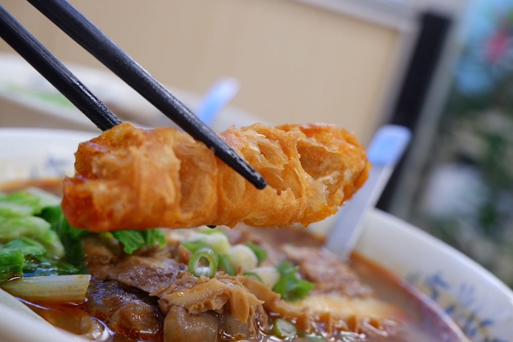 【永和牛肉麵】牛香原汁牛肉麵 到了用餐的時間，就成了附近居民排隊的地標！ @貝大小姐的多元心宇宙