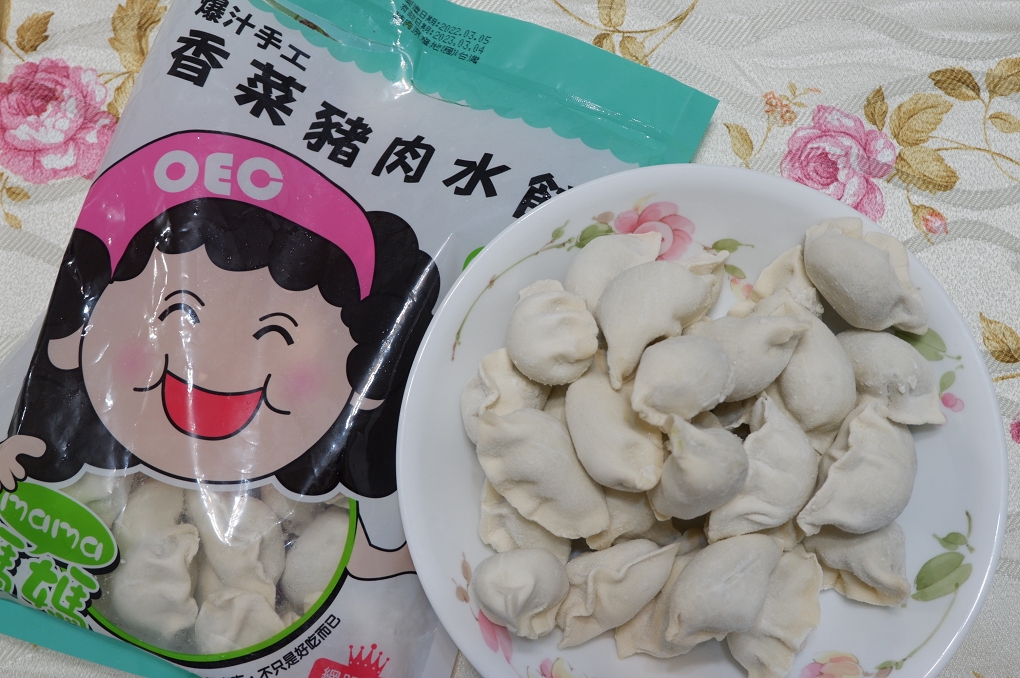 【網購美食推薦】蔥媽媽 香菜水餃 X 香蔥豬肉餡餅 X 九層塔蔥抓餅 維護心愛家人與孩子的健康，就給他們風味絕佳的蔥媽媽！ @貝大小姐的多元心宇宙