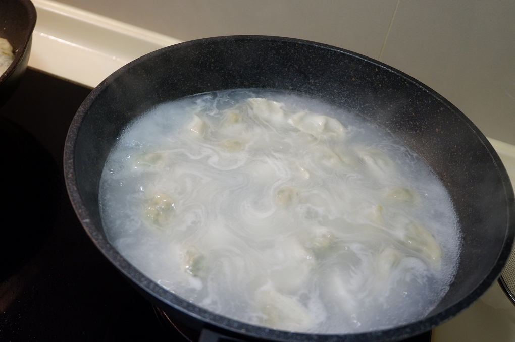 【網購美食推薦】蔥媽媽 香菜水餃 X 香蔥豬肉餡餅 X 九層塔蔥抓餅 維護心愛家人與孩子的健康，就給他們風味絕佳的蔥媽媽！ @貝大小姐的多元心宇宙