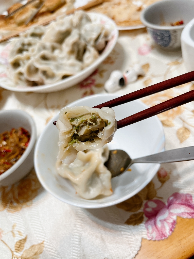 【網購美食推薦】蔥媽媽 香菜水餃 X 香蔥豬肉餡餅 X 九層塔蔥抓餅 維護心愛家人與孩子的健康，就給他們風味絕佳的蔥媽媽！ @貝大小姐的多元心宇宙