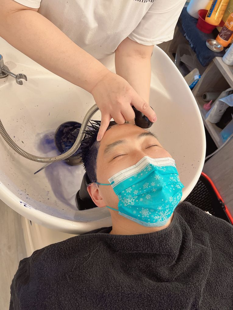 【新莊染髮推薦】新莊E HAIR 美髮 讓美學與色彩學在你的髮上完全的展現！ @貝大小姐的多元心宇宙
