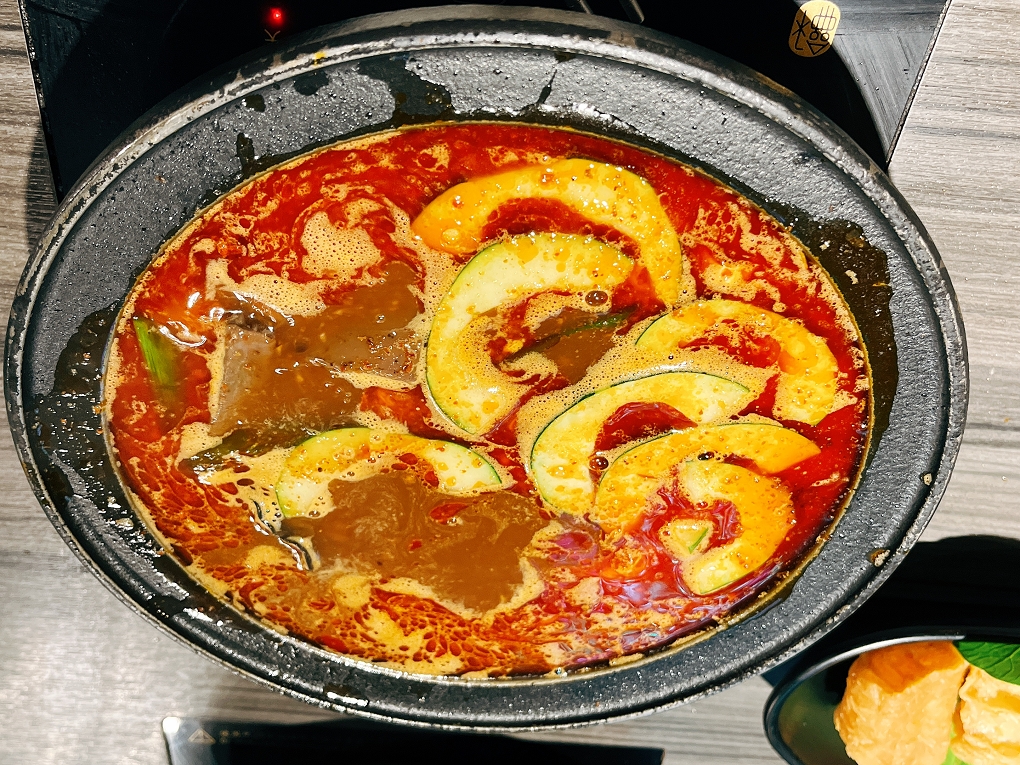 【火鍋第一品牌】火鍋迷必吃名店 狂一鍋新莊復興店 來新莊插旗了！ @貝大小姐的多元心宇宙
