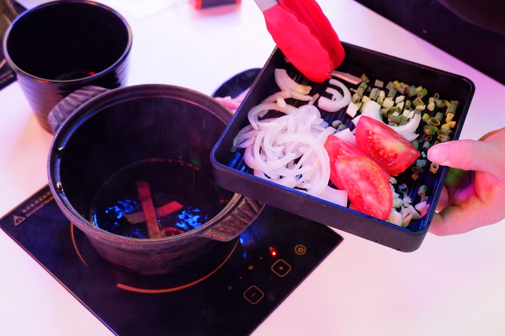【火鍋第一品牌樂多多集團】肉多多火鍋三重正義店 三人行，必有麻辣吃！三份套餐即贈一鍋 爆炒川府麻辣鍋！ @貝大小姐的多元心宇宙