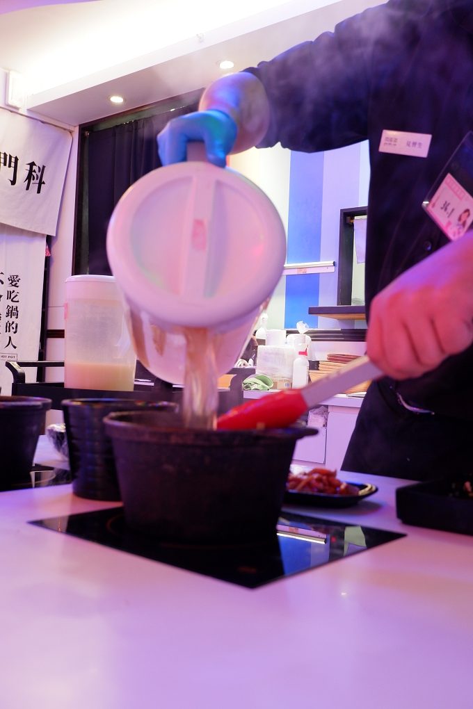 【火鍋第一品牌樂多多集團】肉多多火鍋三重正義店 三人行，必有麻辣吃！三份套餐即贈一鍋 爆炒川府麻辣鍋！ @貝大小姐的多元心宇宙