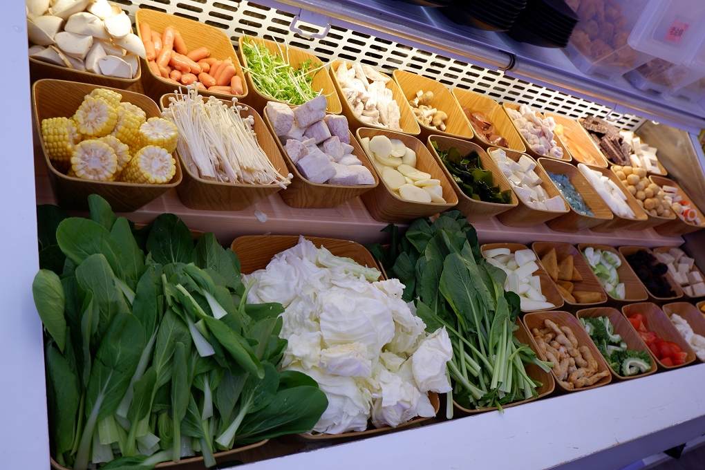 【火鍋第一品牌樂多多集團】肉多多火鍋三重正義店 三人行，必有麻辣吃！三份套餐即贈一鍋 爆炒川府麻辣鍋！ @貝大小姐的多元心宇宙