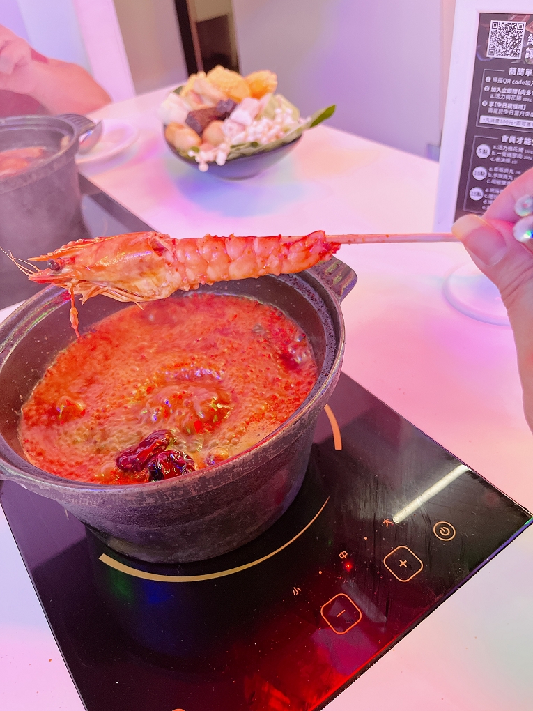 【火鍋第一品牌樂多多集團】肉多多火鍋三重正義店 三人行，必有麻辣吃！三份套餐即贈一鍋 爆炒川府麻辣鍋！ @貝大小姐的多元心宇宙