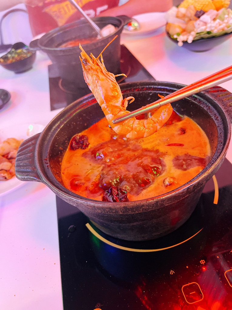 【火鍋第一品牌樂多多集團】肉多多火鍋三重正義店 三人行，必有麻辣吃！三份套餐即贈一鍋 爆炒川府麻辣鍋！ @貝大小姐的多元心宇宙